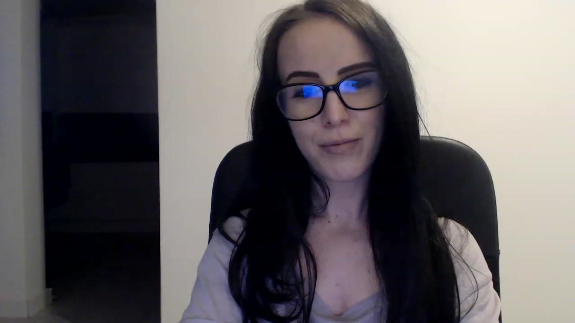 Gallery image thumbnail from Alexys23's myfreecams stream on, 04/24/2023, 03:18 image 10 of 20