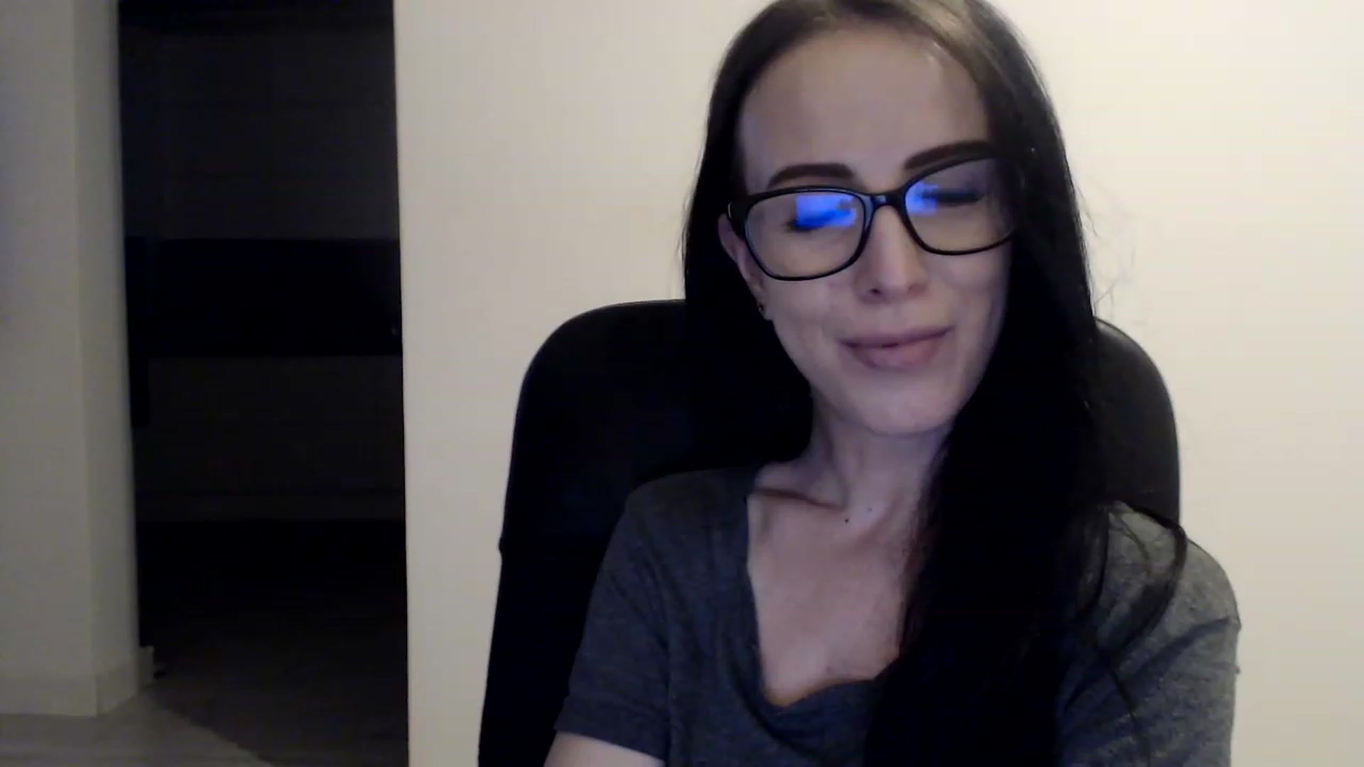 Gallery image thumbnail from Alexys23's myfreecams stream on, 04/29/2023, 02:45 image 10 of 20