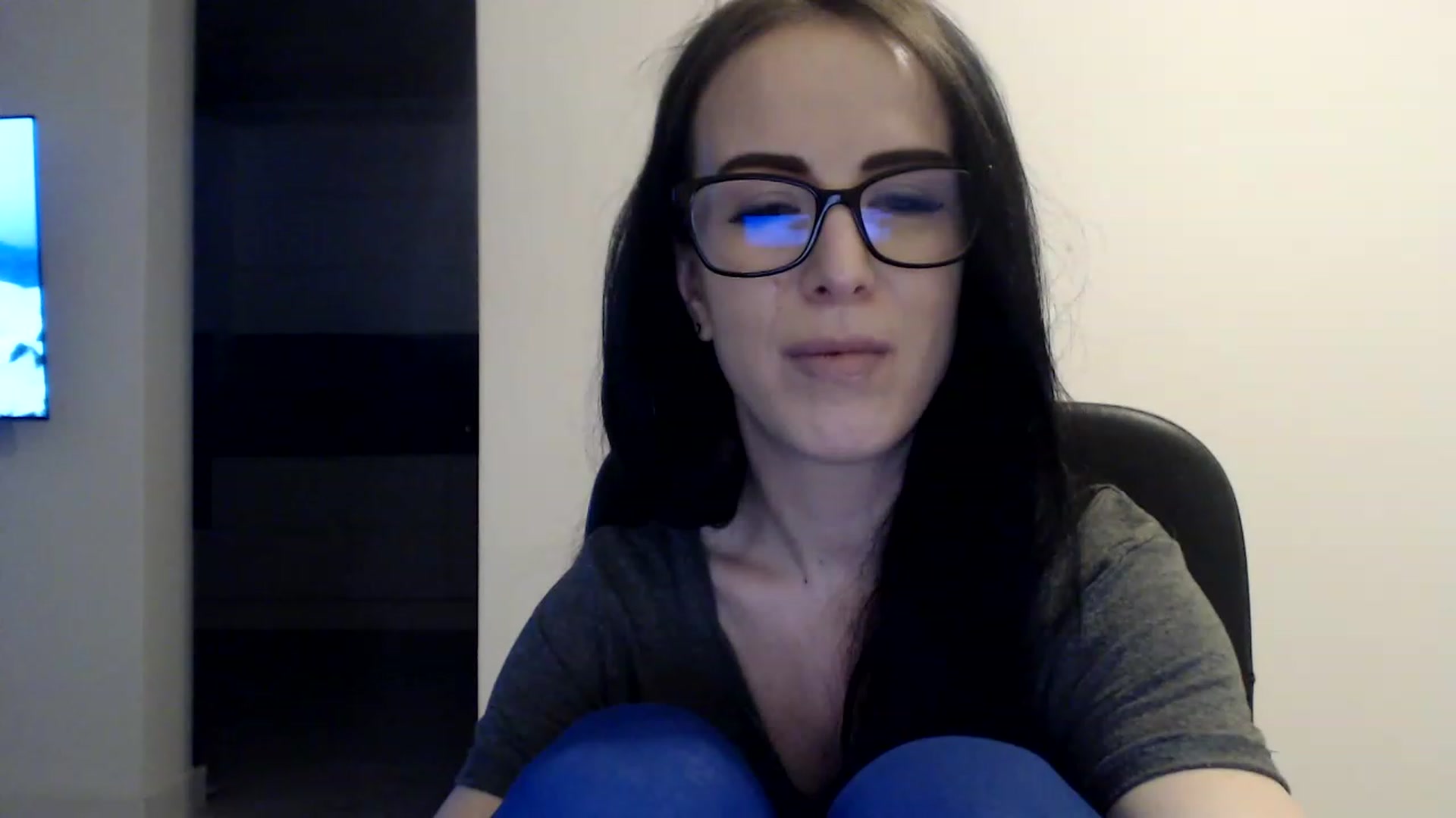 Gallery image thumbnail from Alexys23's myfreecams stream on, 04/29/2023, 02:45 image 14 of 20