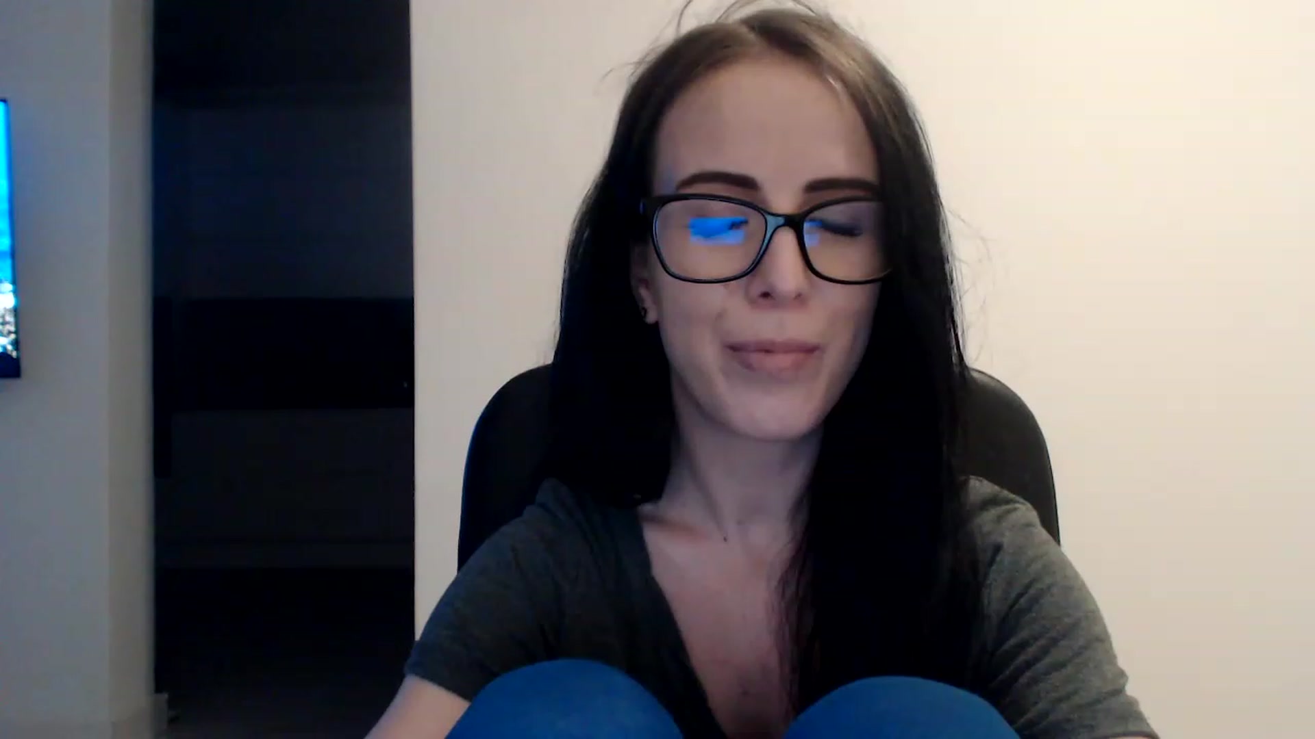 Gallery image thumbnail from Alexys23's myfreecams stream on, 04/29/2023, 02:45 image 18 of 20