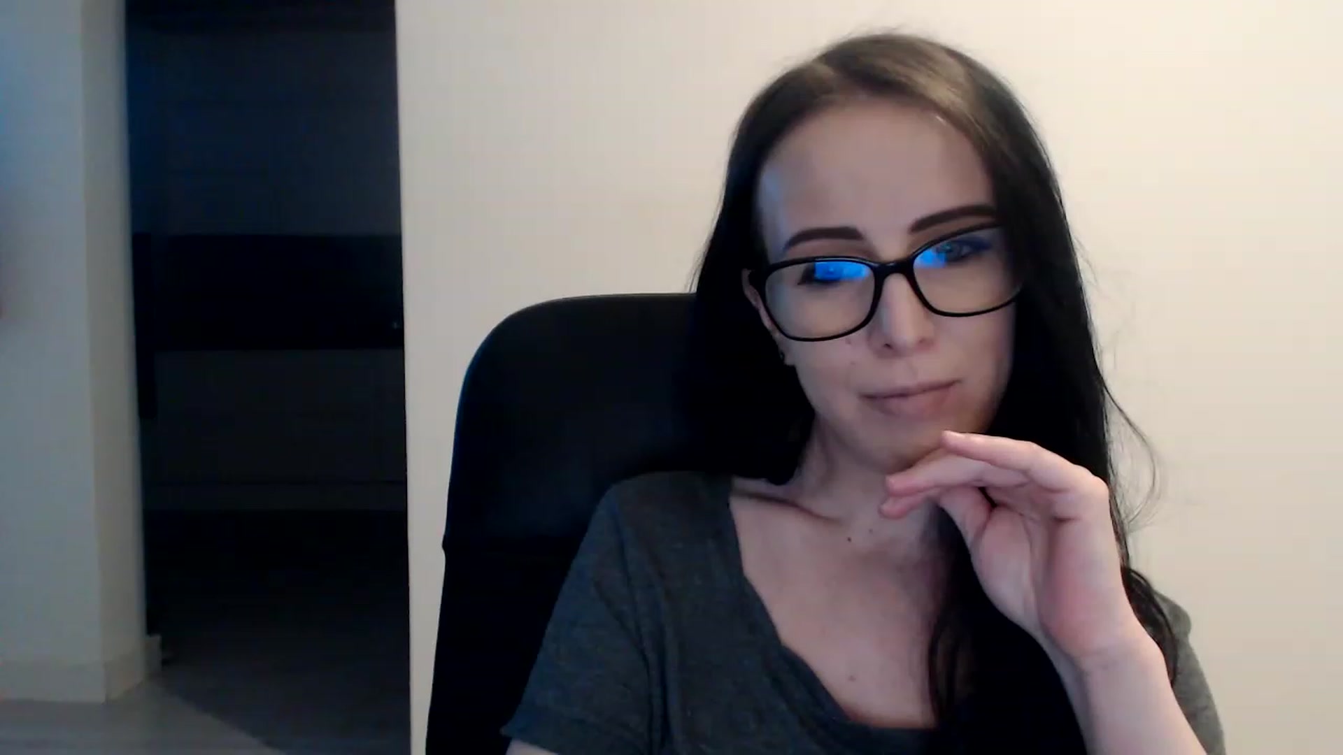Gallery image thumbnail from Alexys23's myfreecams stream on, 04/29/2023, 02:45 image 6 of 20