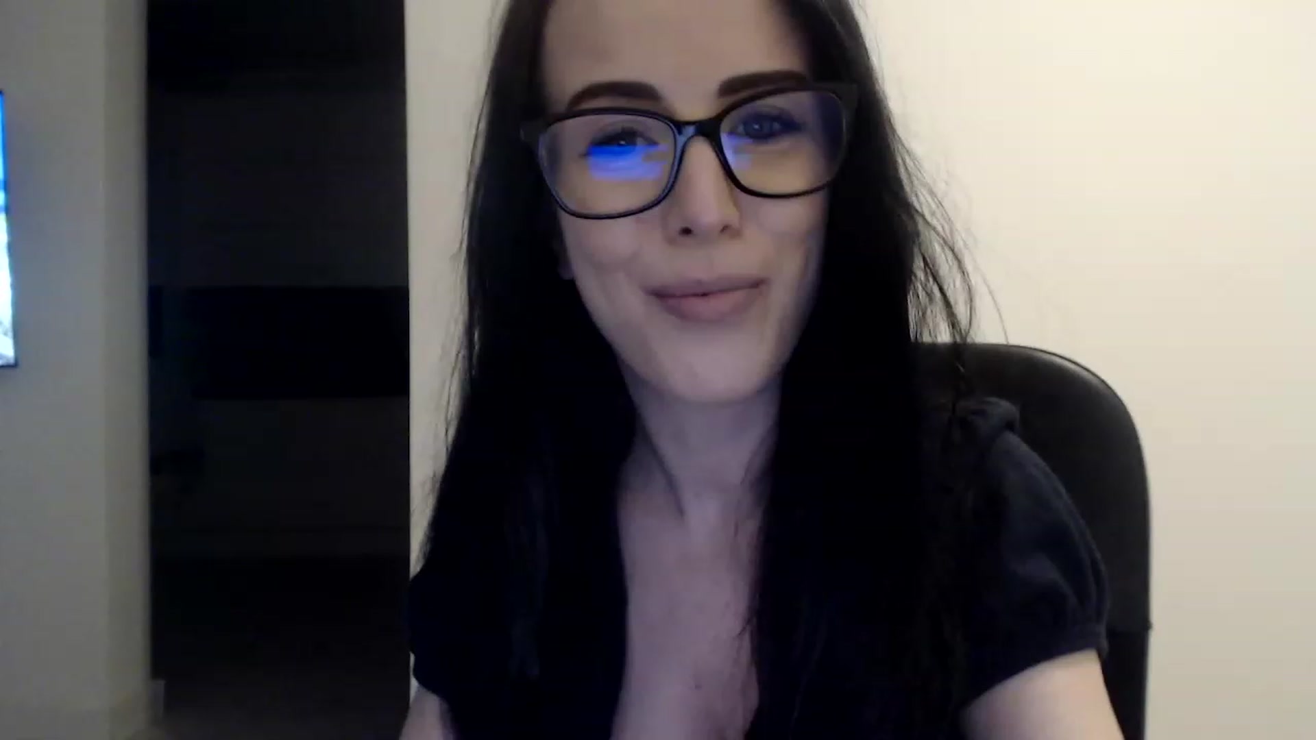 Gallery image thumbnail from Alexys23's myfreecams stream on, 05/08/2023, 01:04 image 15 of 20