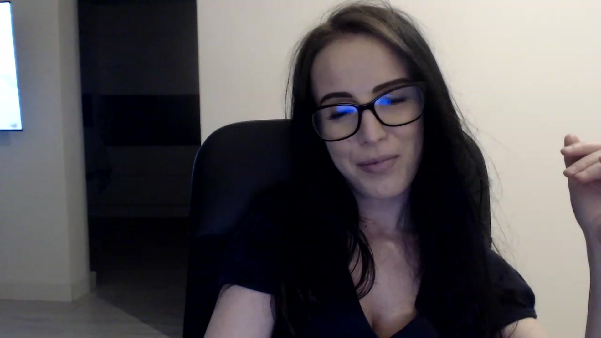 Gallery image thumbnail from Alexys23's myfreecams stream on, 05/08/2023, 01:04 image 12 of 20