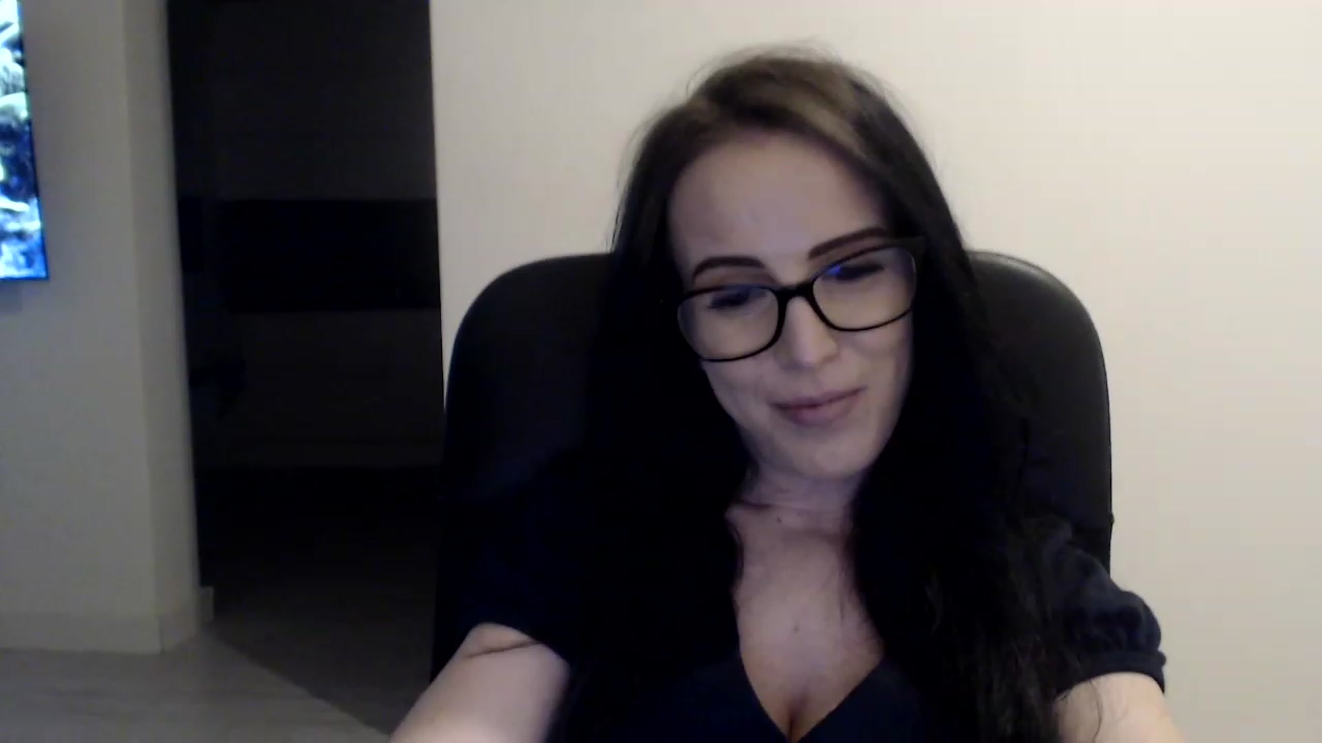 Gallery image thumbnail from Alexys23's myfreecams stream on, 05/08/2023, 01:04 image 14 of 20