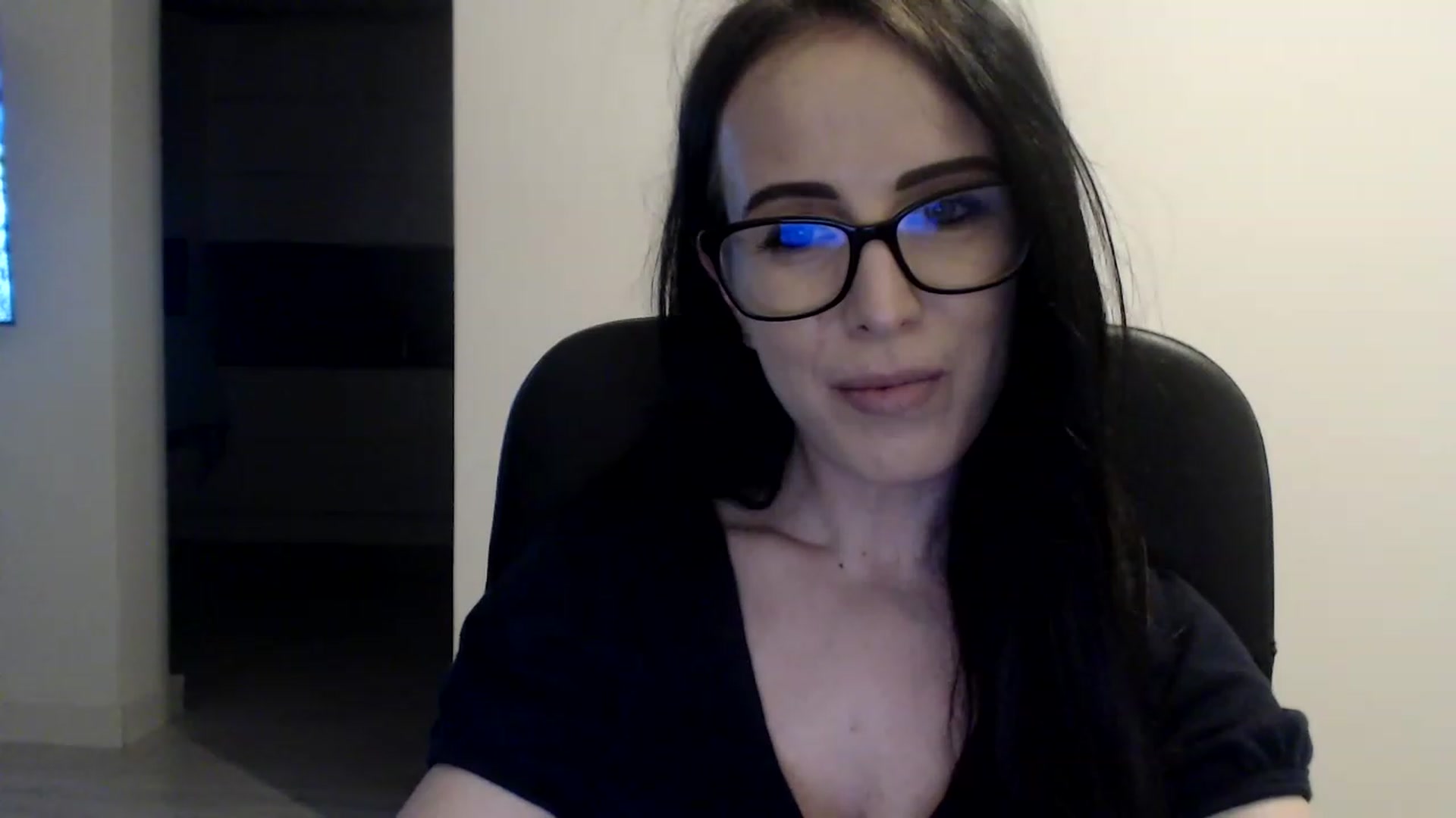 Gallery image thumbnail from Alexys23's myfreecams stream on, 05/08/2023, 03:11 image 10 of 20