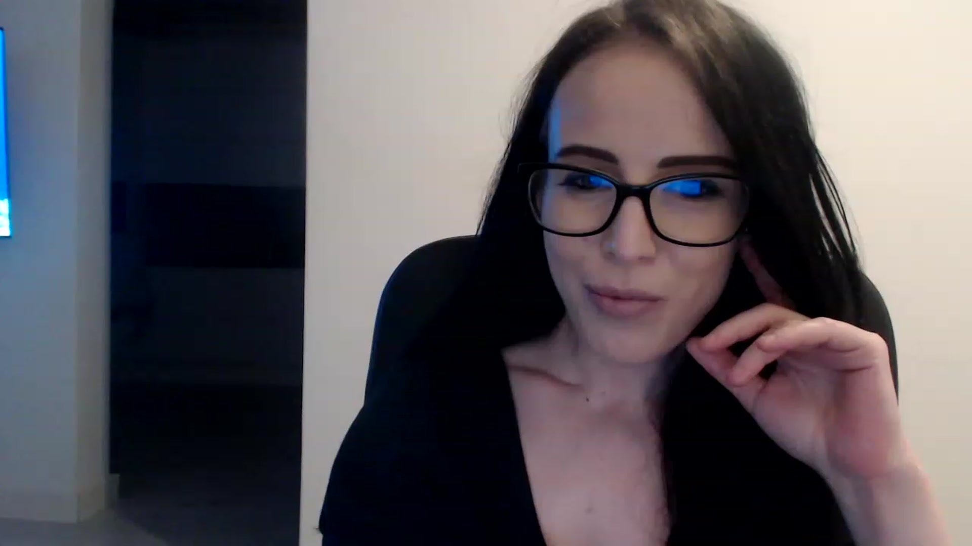 Gallery image thumbnail from Alexys23's myfreecams stream on, 05/08/2023, 03:11 image 2 of 20