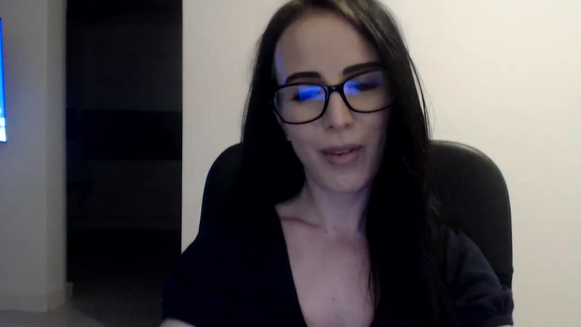 Gallery image thumbnail from Alexys23's myfreecams stream on, 05/08/2023, 03:11 image 1 of 20