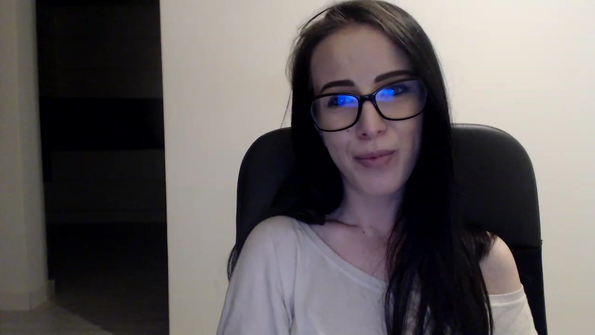 Gallery image thumbnail from Alexys23's myfreecams stream on, 05/15/2023, 03:27 image 9 of 20