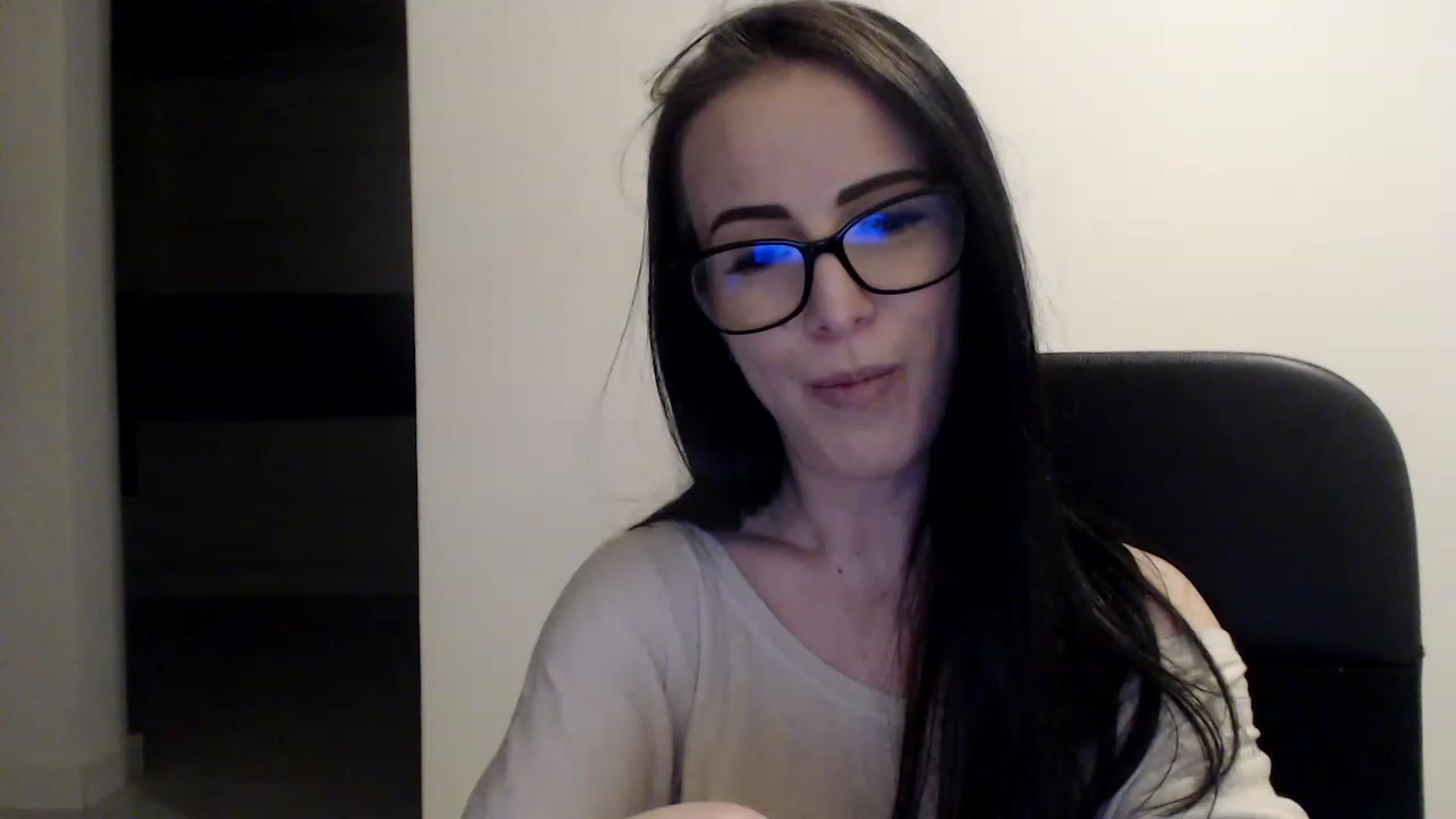 Gallery image thumbnail from Alexys23's myfreecams stream on, 05/15/2023, 03:27 image 5 of 20