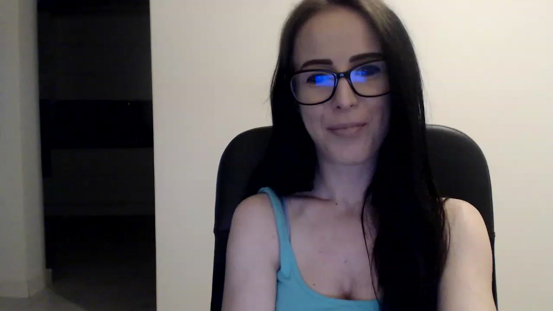 Gallery image thumbnail from Alexys23's myfreecams stream on, 06/04/2023, 02:37 image 11 of 20