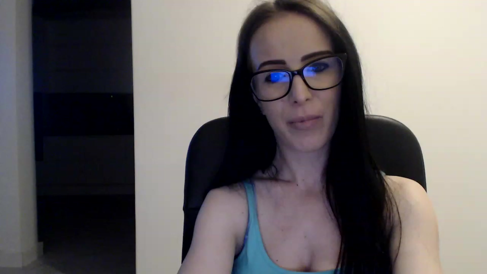 Gallery image thumbnail from Alexys23's myfreecams stream on, 06/04/2023, 02:37 image 6 of 20