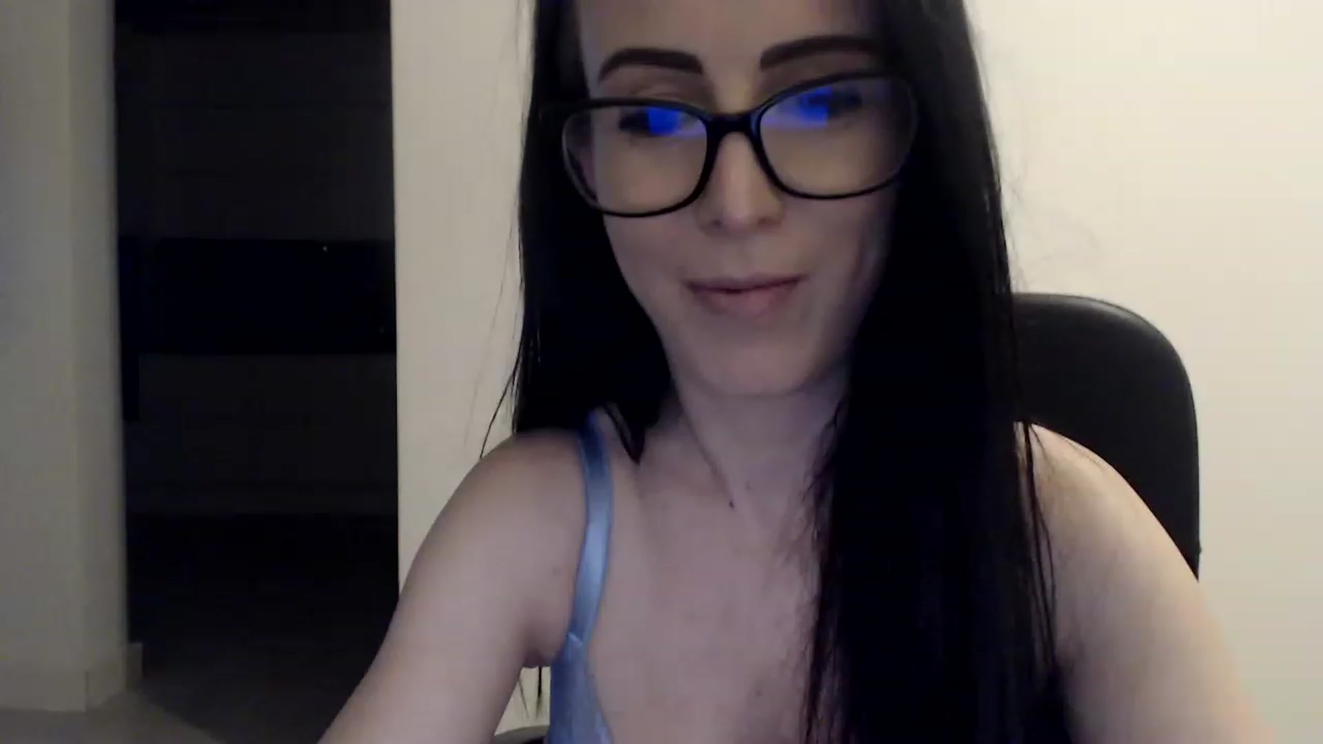 Gallery image thumbnail from Alexys23's myfreecams stream on, 06/05/2023, 03:11 image 16 of 20