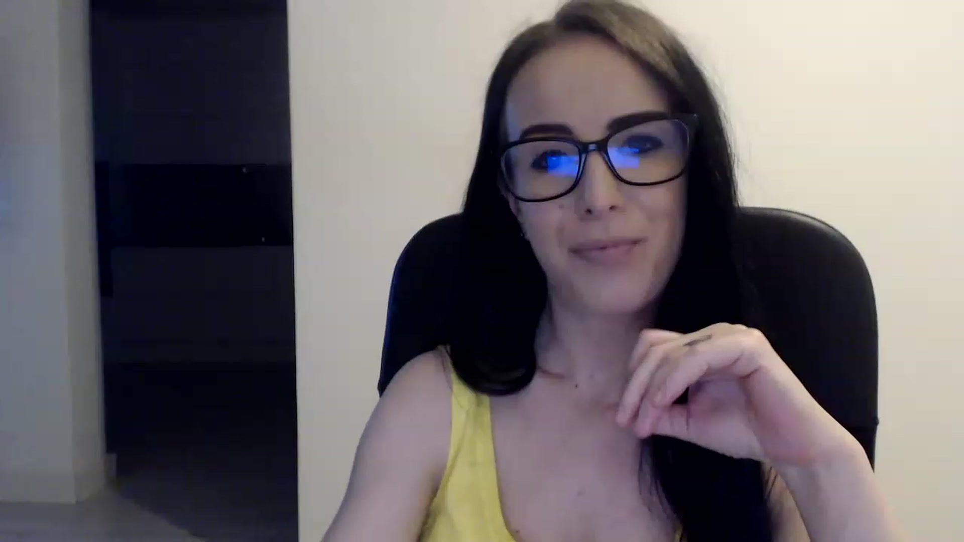 Gallery image thumbnail from Alexys23's myfreecams stream on, 06/12/2023, 03:22 image 14 of 20