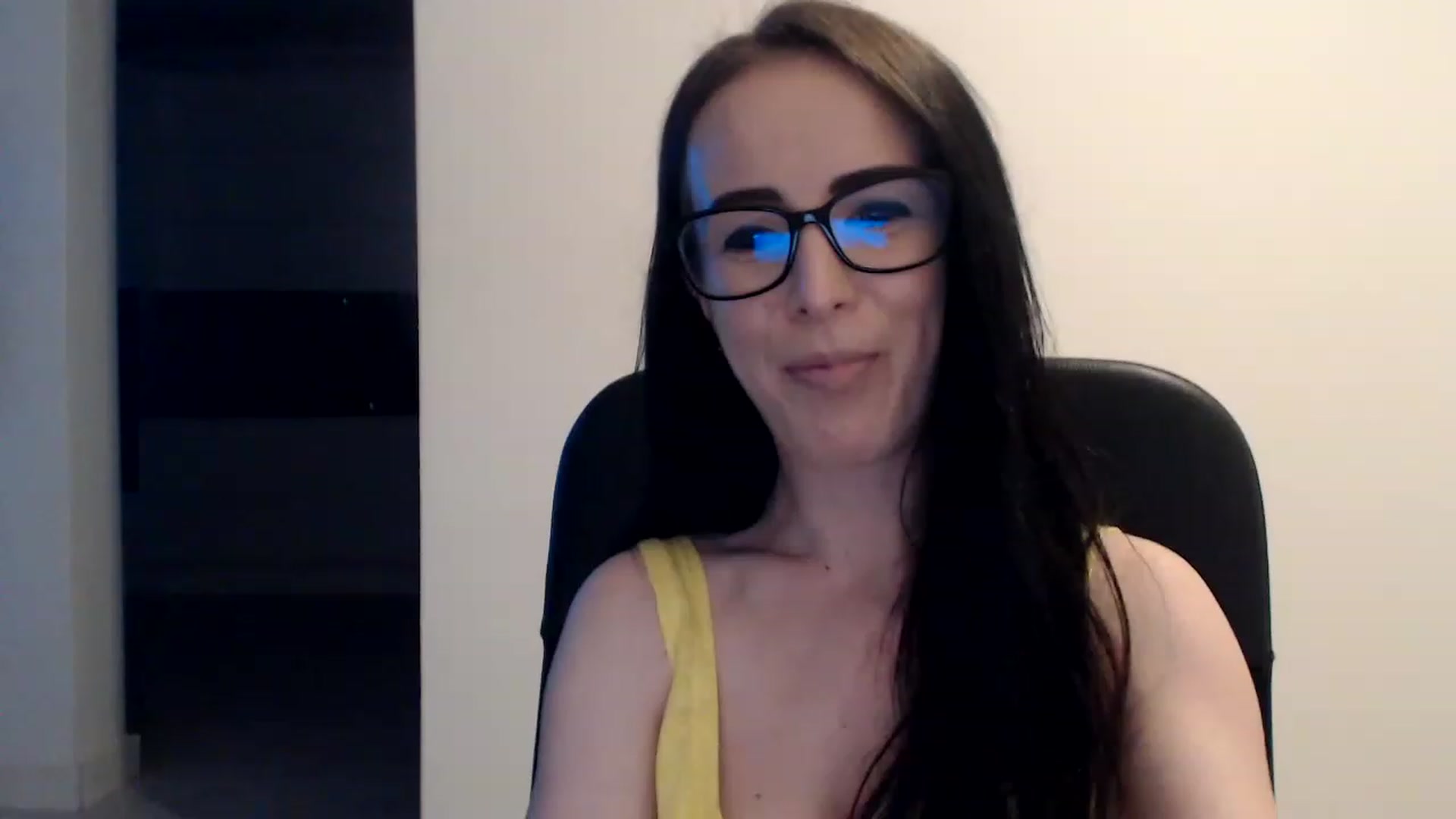 Gallery image thumbnail from Alexys23's myfreecams stream on, 06/12/2023, 03:22 image 4 of 20