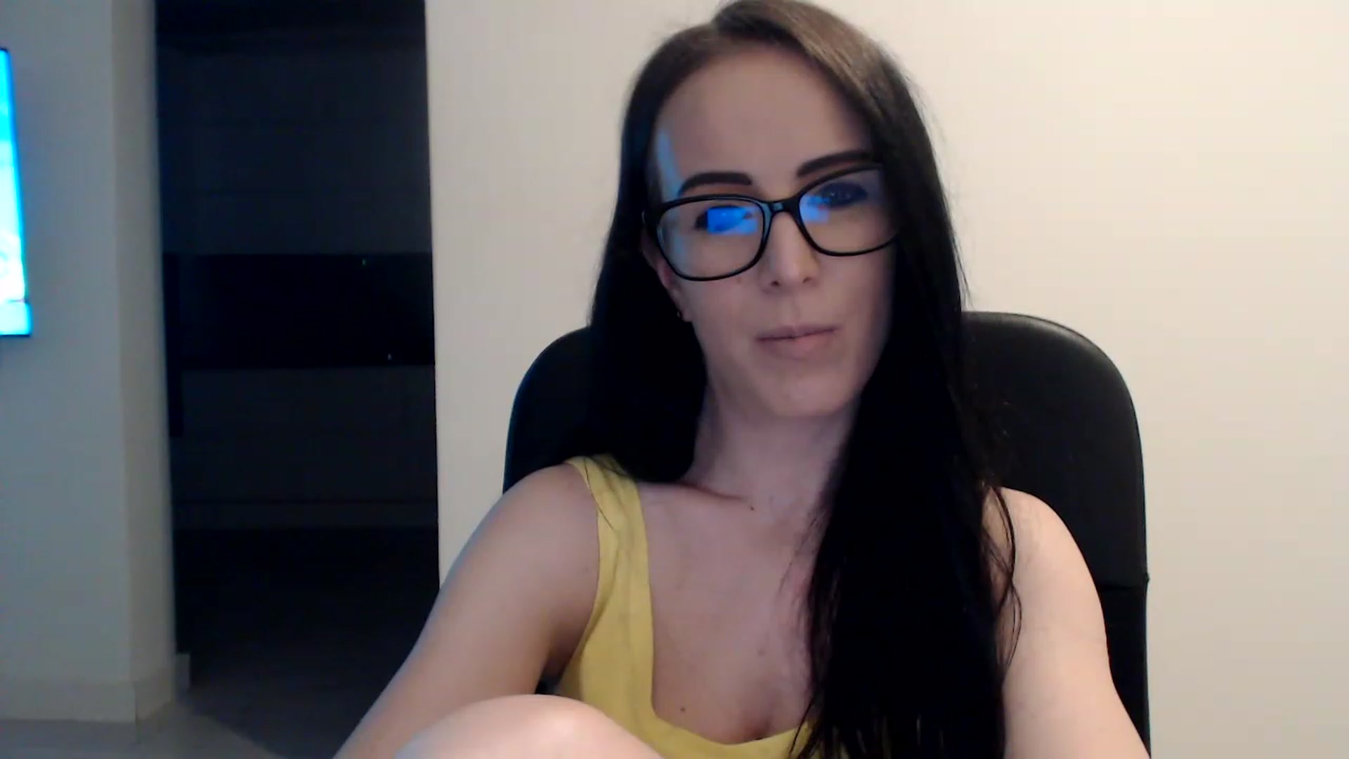 Gallery image thumbnail from Alexys23's myfreecams stream on, 06/12/2023, 03:22 image 6 of 20