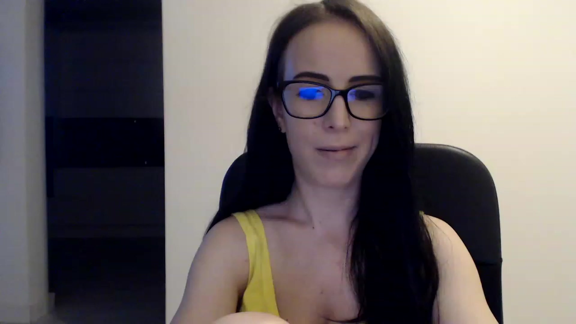 Gallery image thumbnail from Alexys23's myfreecams stream on, 06/12/2023, 03:22 image 2 of 20