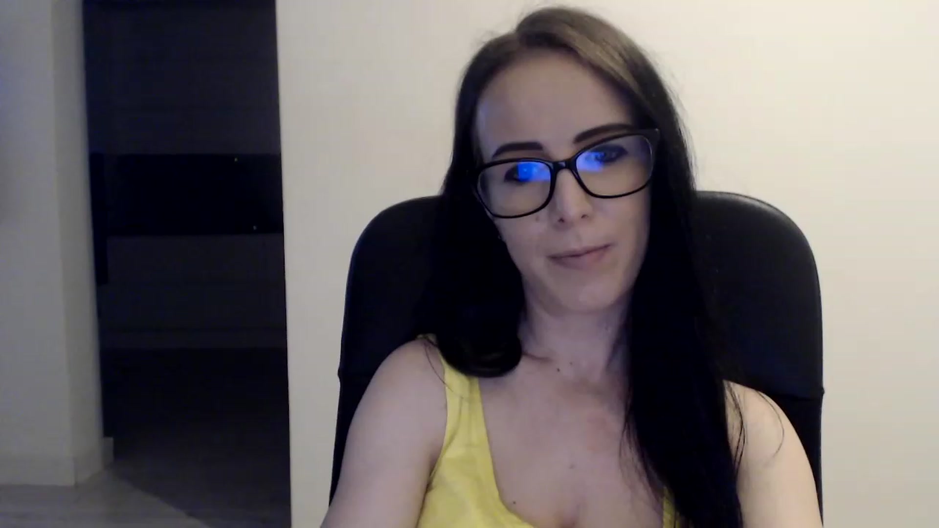 Gallery image thumbnail from Alexys23's myfreecams stream on, 06/12/2023, 03:22 image 15 of 20