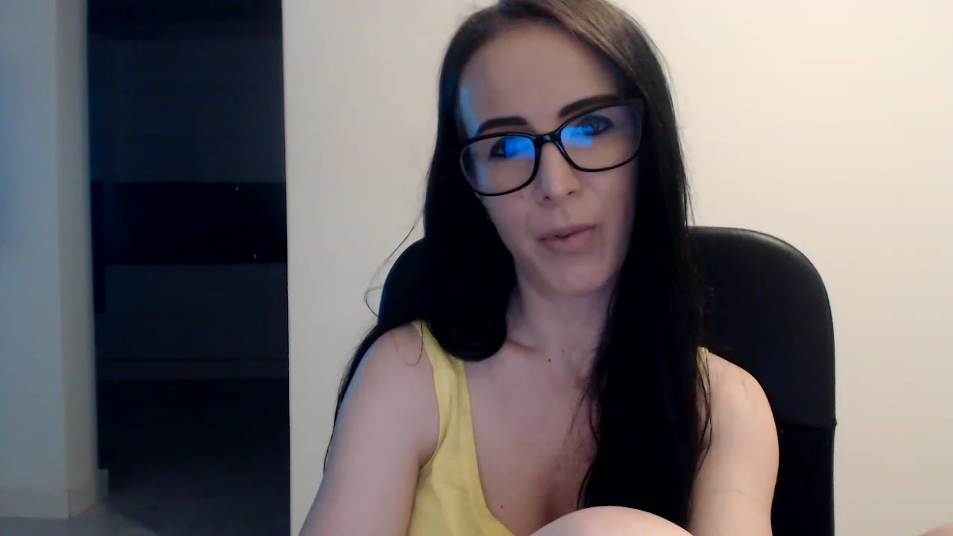 Gallery image thumbnail from Alexys23's myfreecams stream on, 06/12/2023, 03:22 image 10 of 20