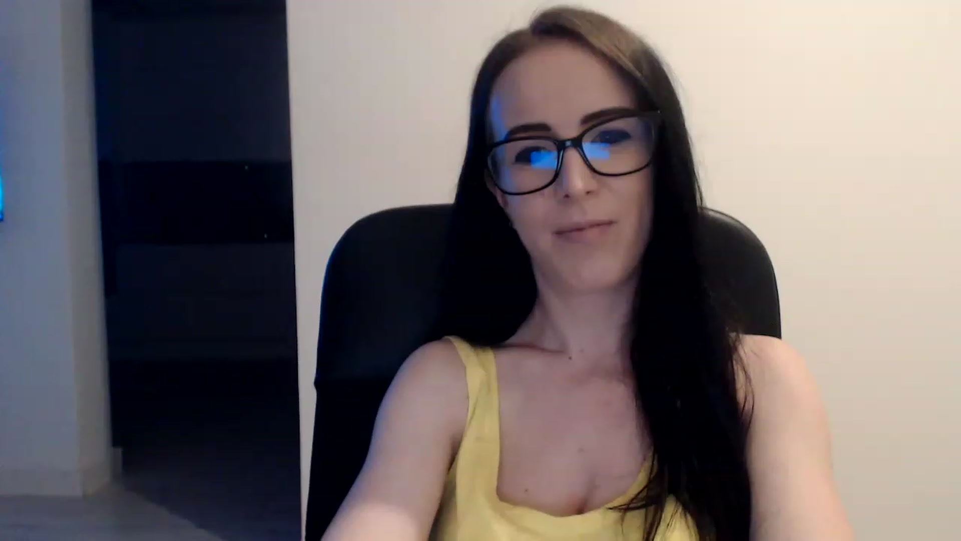 Gallery image thumbnail from Alexys23's myfreecams stream on, 06/12/2023, 03:22 image 8 of 20