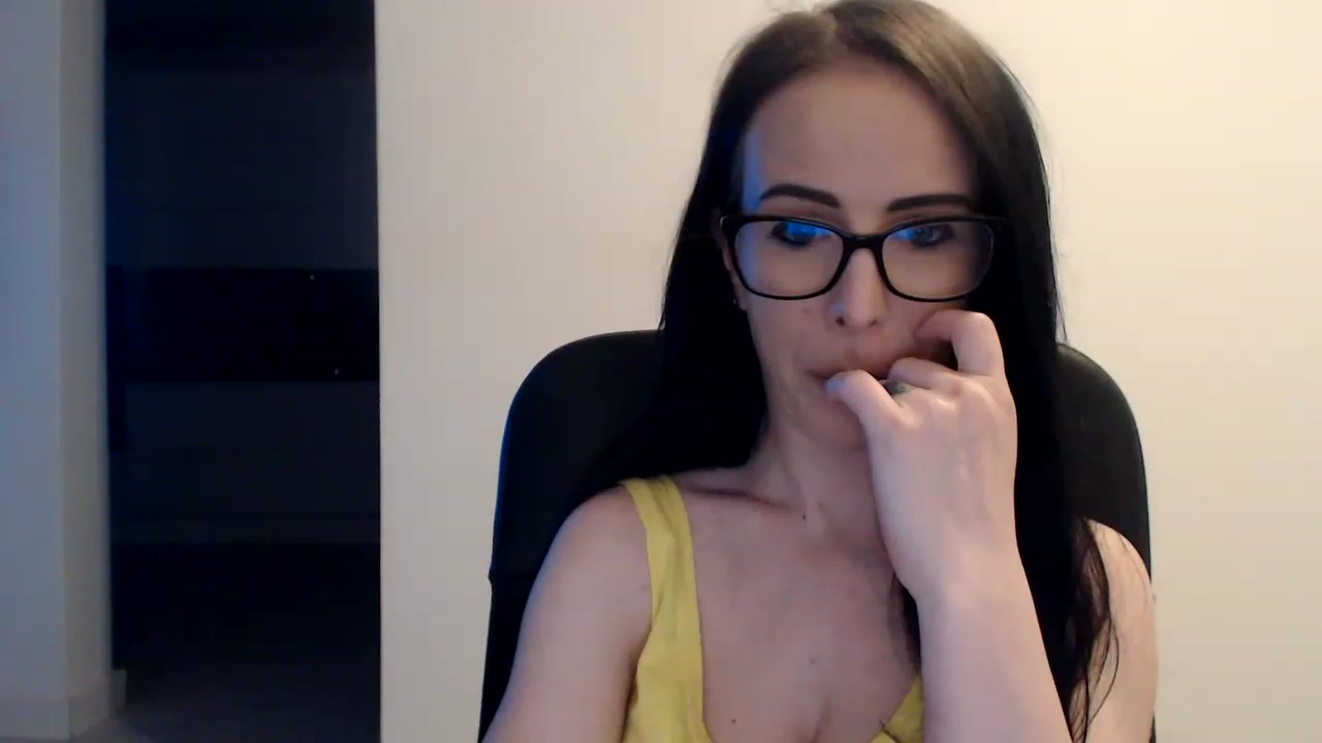 Gallery image thumbnail from Alexys23's myfreecams stream on, 06/12/2023, 03:22 image 3 of 20
