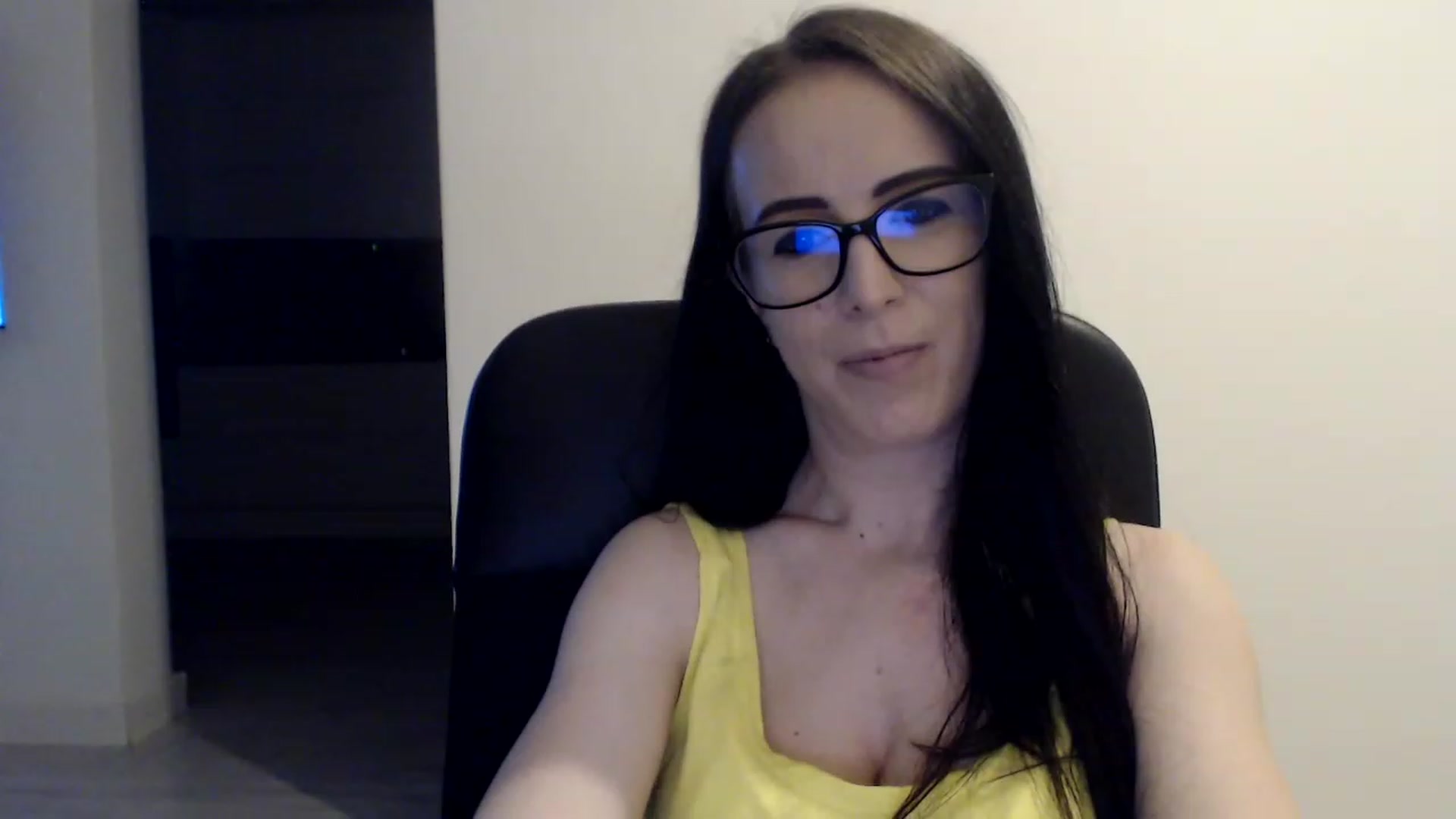 Gallery image thumbnail from Alexys23's myfreecams stream on, 06/12/2023, 03:22 image 9 of 20