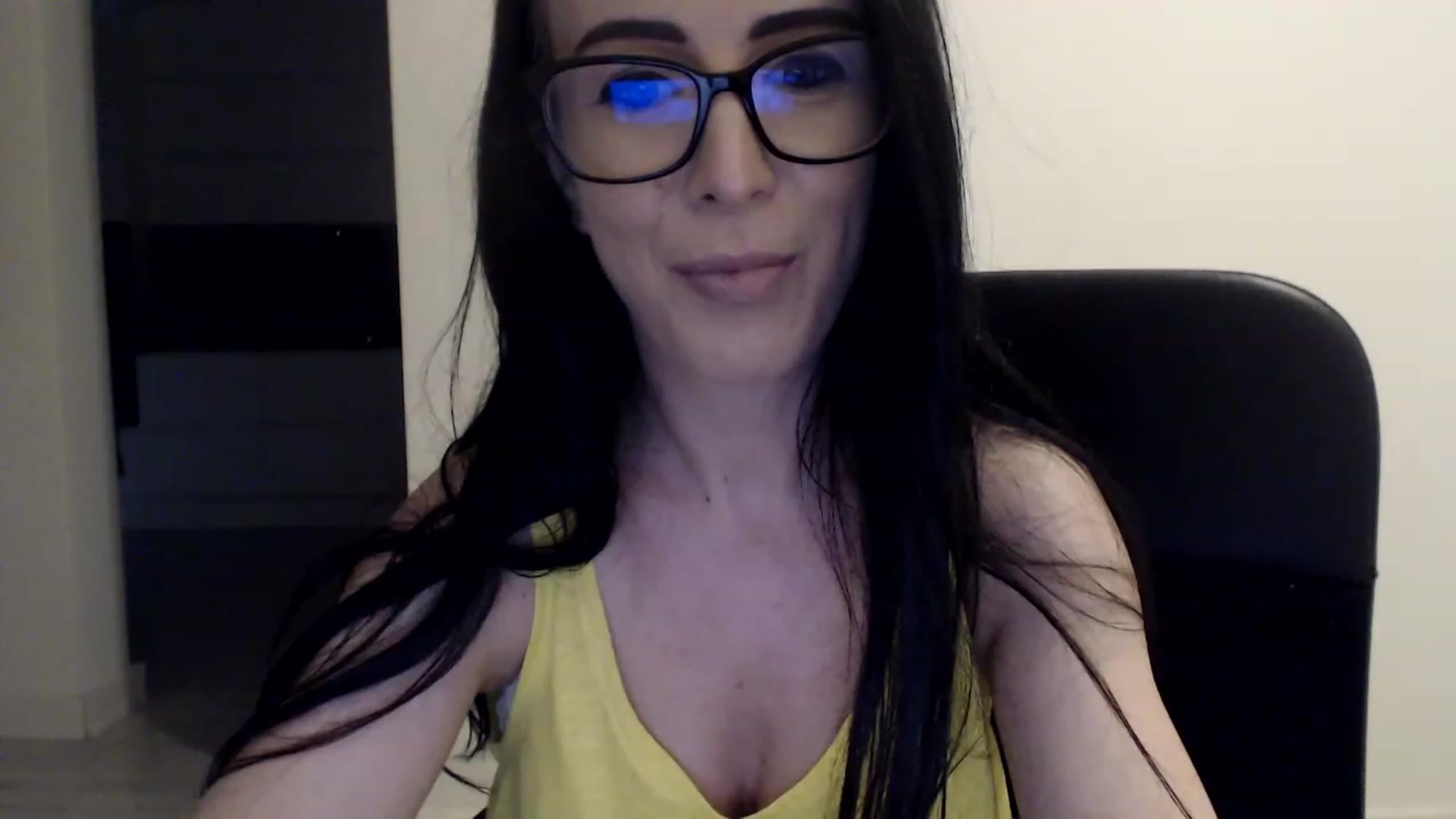 Gallery image thumbnail from Alexys23's myfreecams stream on, 06/12/2023, 05:31 image 7 of 20