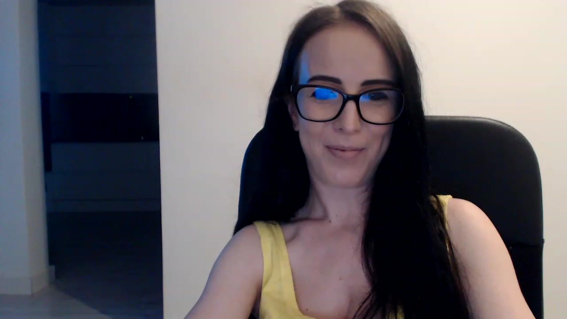 Gallery image thumbnail from Alexys23's myfreecams stream on, 06/12/2023, 05:31 image 4 of 20