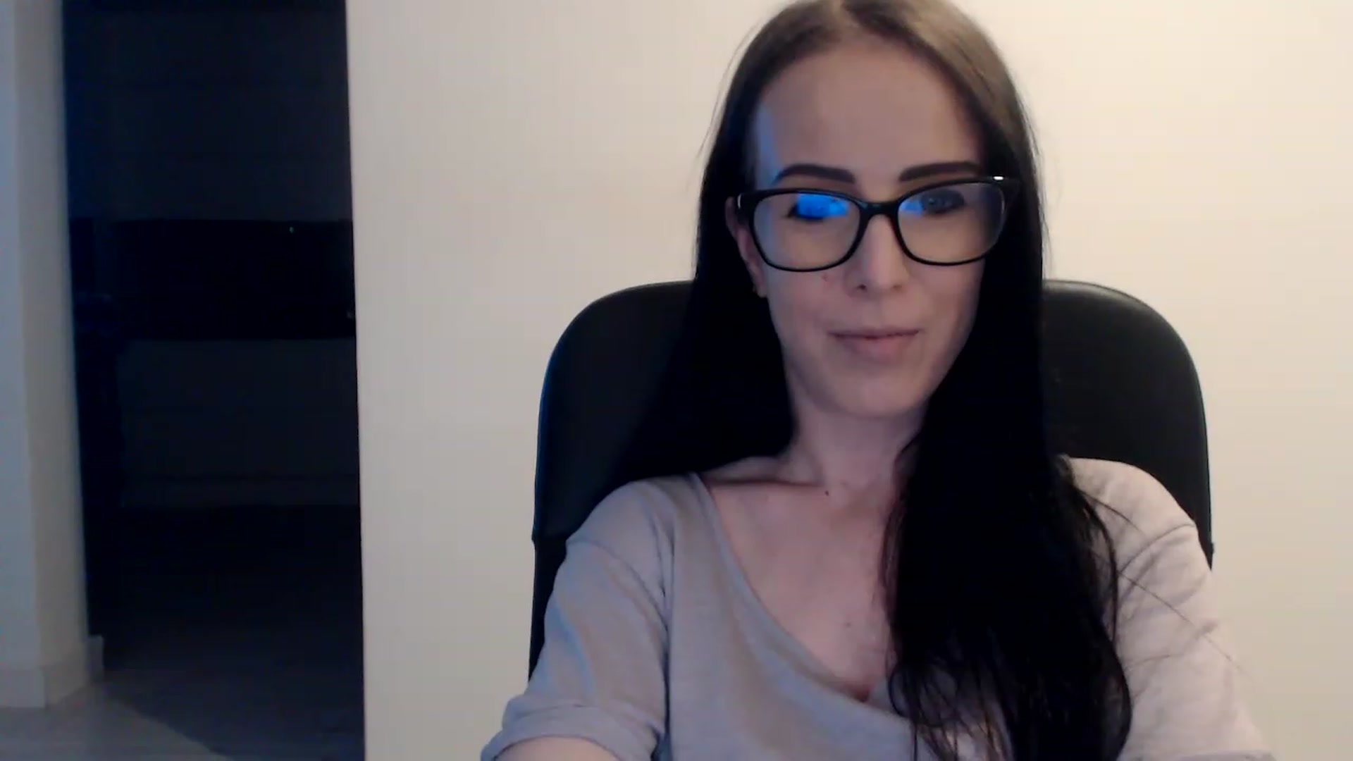 Gallery image thumbnail from Alexys23's myfreecams stream on, 06/19/2023, 01:35 image 5 of 20