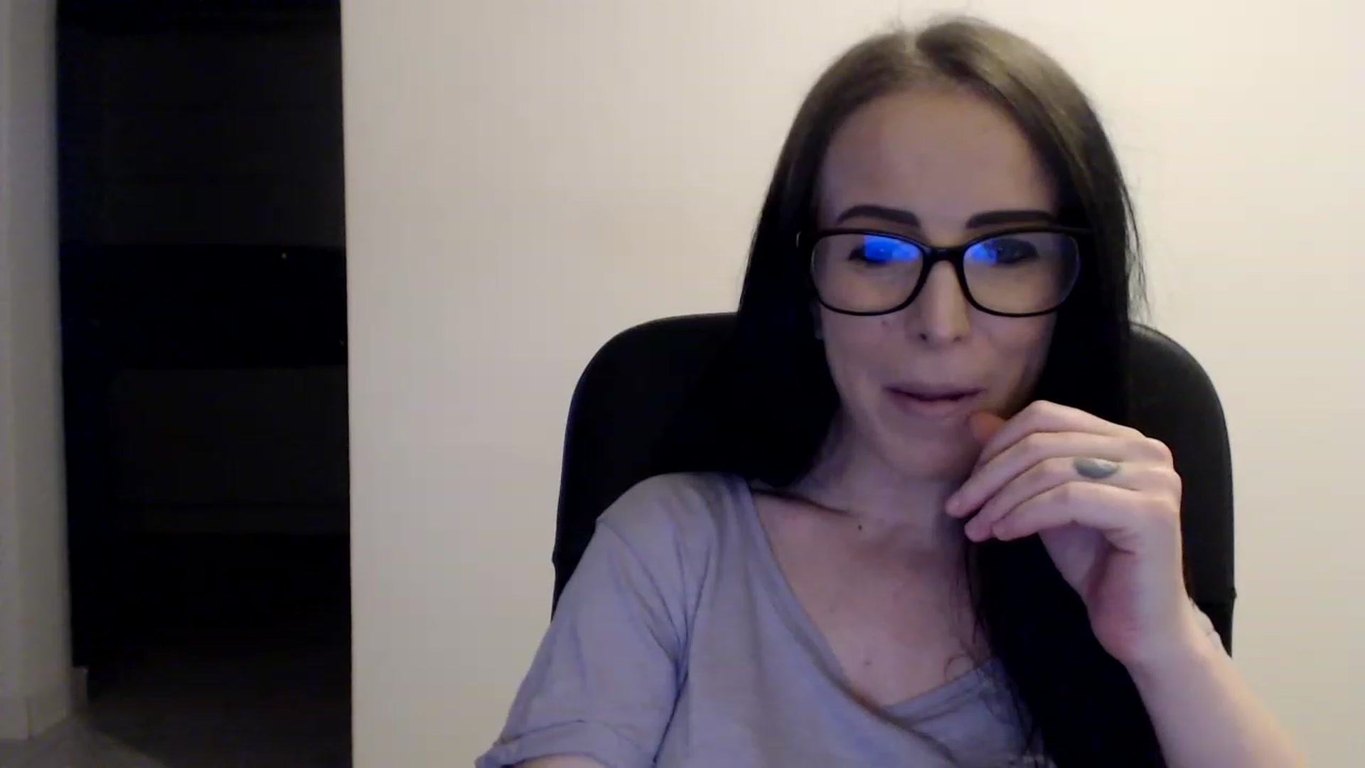 Gallery image thumbnail from Alexys23's myfreecams stream on, 06/19/2023, 01:35 image 17 of 20