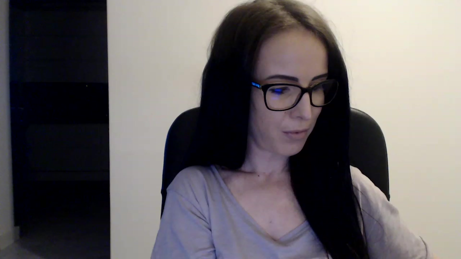 Gallery image thumbnail from Alexys23's myfreecams stream on, 06/19/2023, 01:35 image 14 of 20