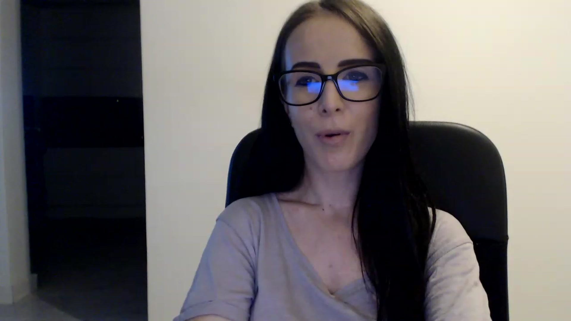 Gallery image thumbnail from Alexys23's myfreecams stream on, 06/19/2023, 01:35 image 18 of 20