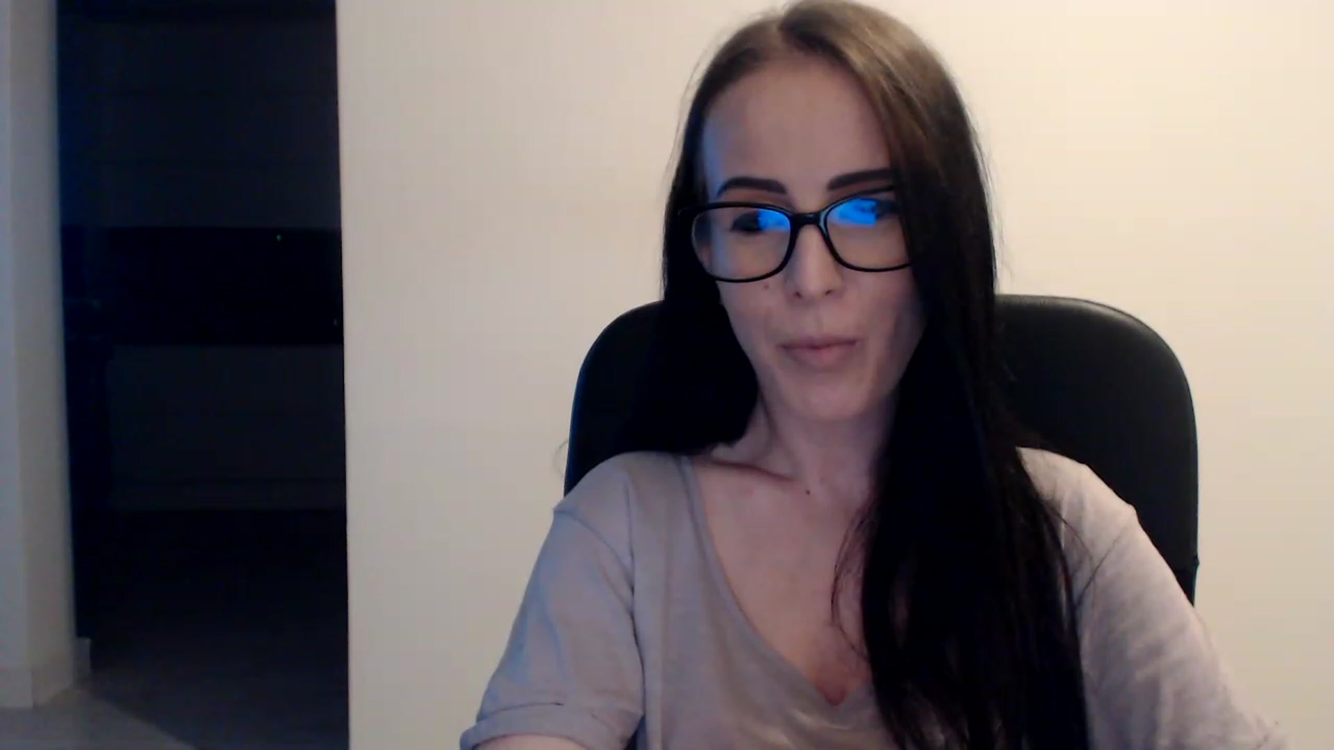 Gallery image thumbnail from Alexys23's myfreecams stream on, 06/19/2023, 01:35 image 3 of 20