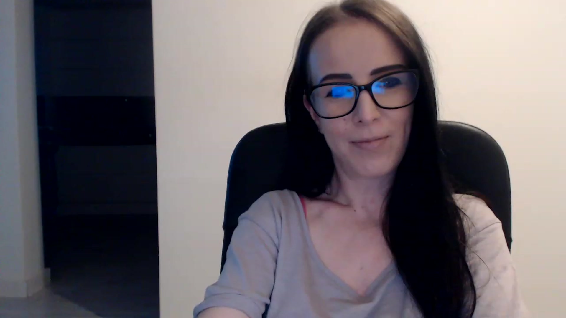 Gallery image thumbnail from Alexys23's myfreecams stream on, 06/19/2023, 01:35 image 1 of 20
