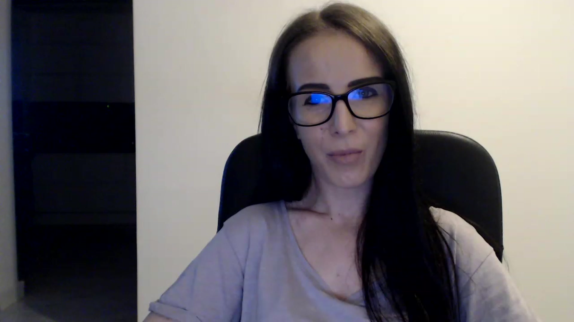 Gallery image thumbnail from Alexys23's myfreecams stream on, 06/19/2023, 01:35 image 13 of 20