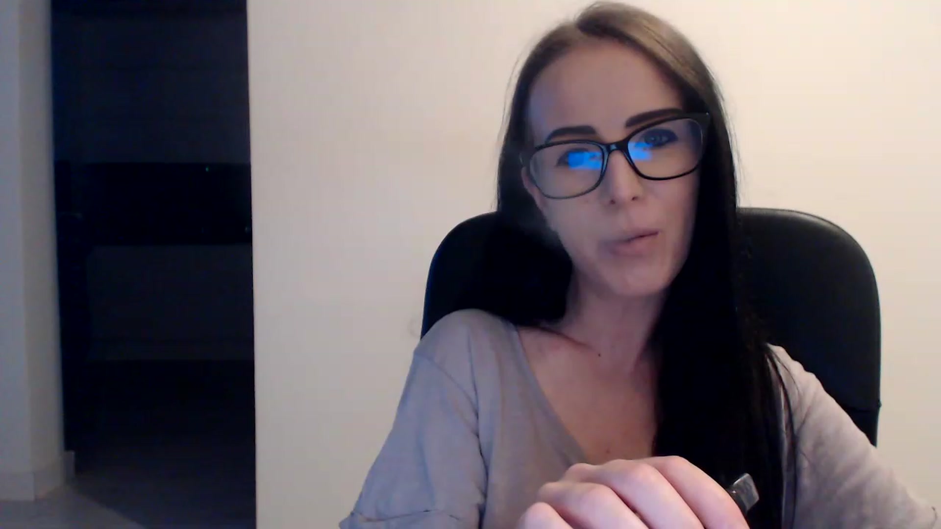 Gallery image thumbnail from Alexys23's myfreecams stream on, 06/19/2023, 01:35 image 4 of 20