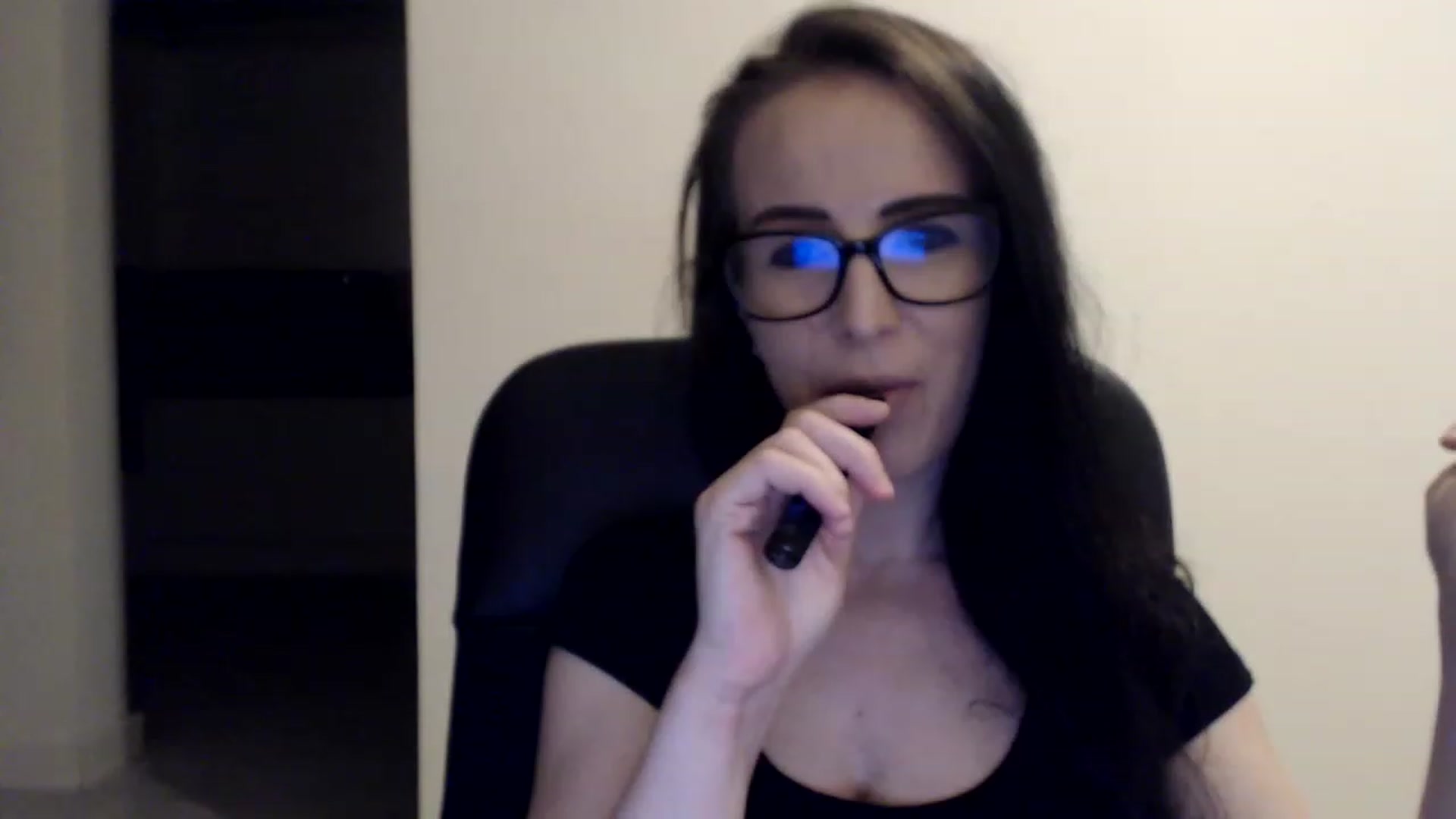 Gallery image thumbnail from Alexys23's myfreecams stream on, 06/25/2023, 02:26 image 6 of 20