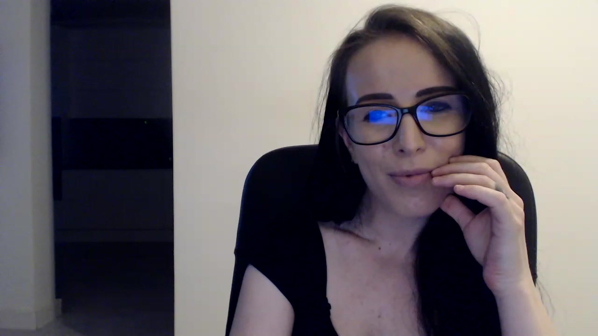 Gallery image thumbnail from Alexys23's myfreecams stream on, 06/25/2023, 02:26 image 20 of 20