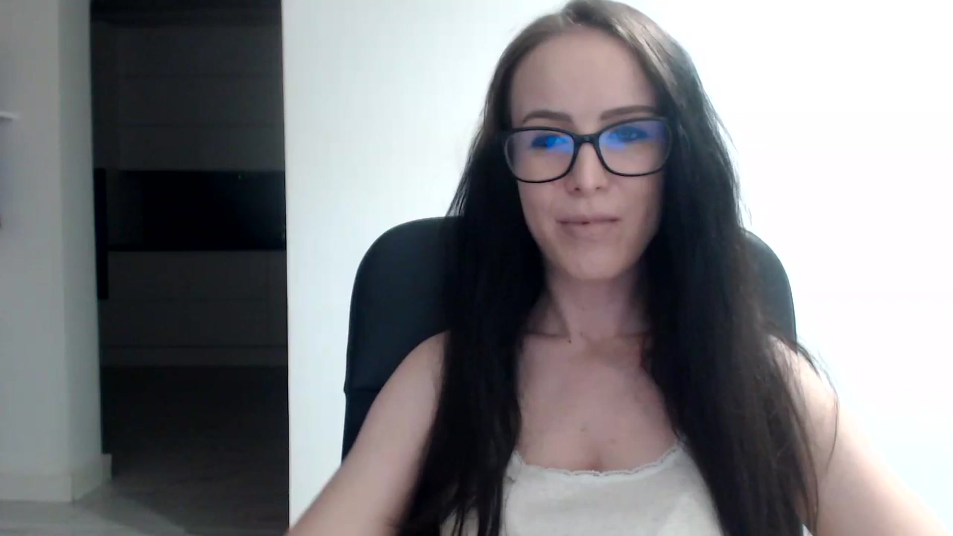 Gallery image thumbnail from Alexys23's myfreecams stream on, 08/13/2023, 01:46 image 17 of 20