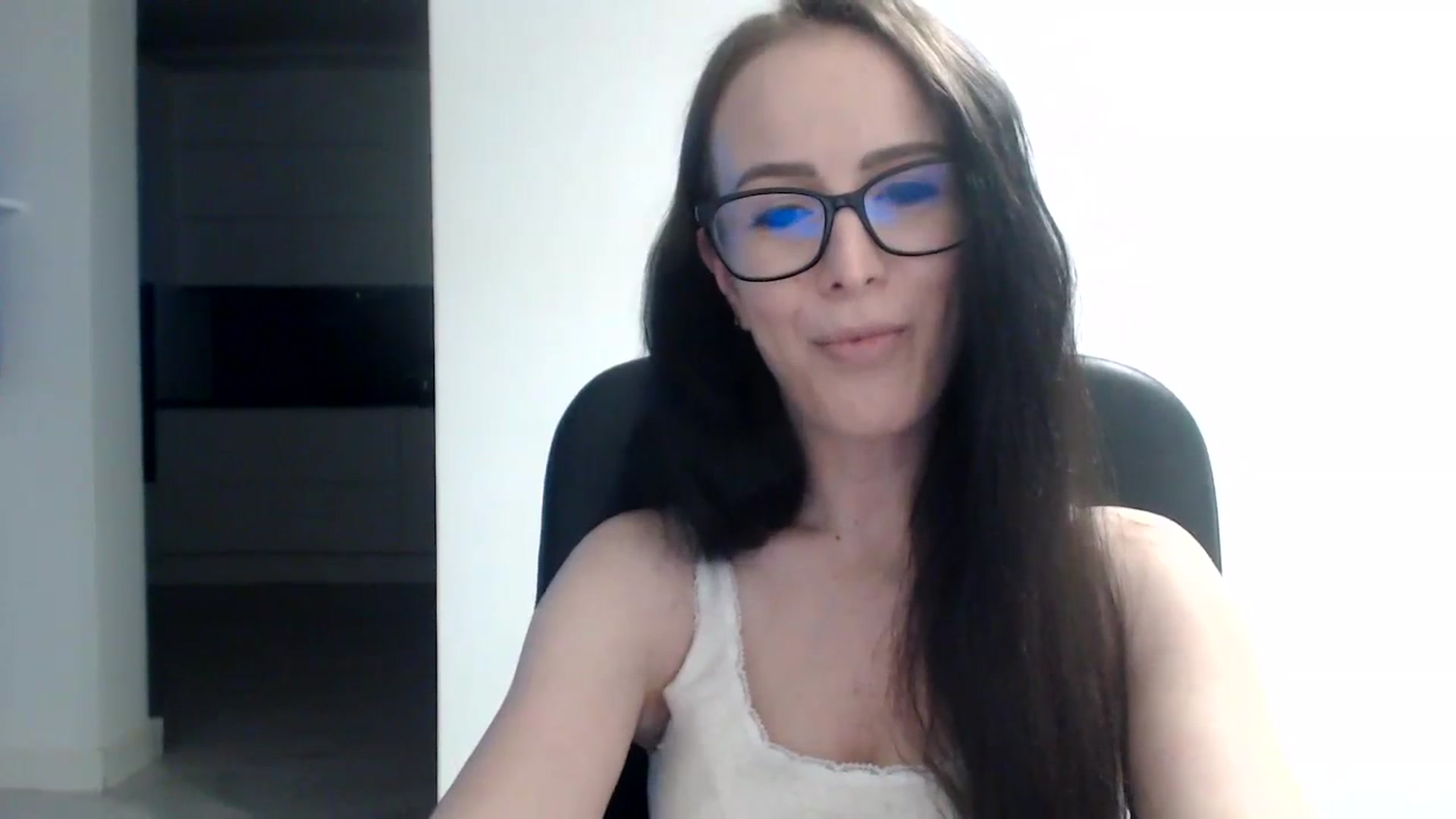 Gallery image thumbnail from Alexys23's myfreecams stream on, 08/13/2023, 01:46 image 3 of 20