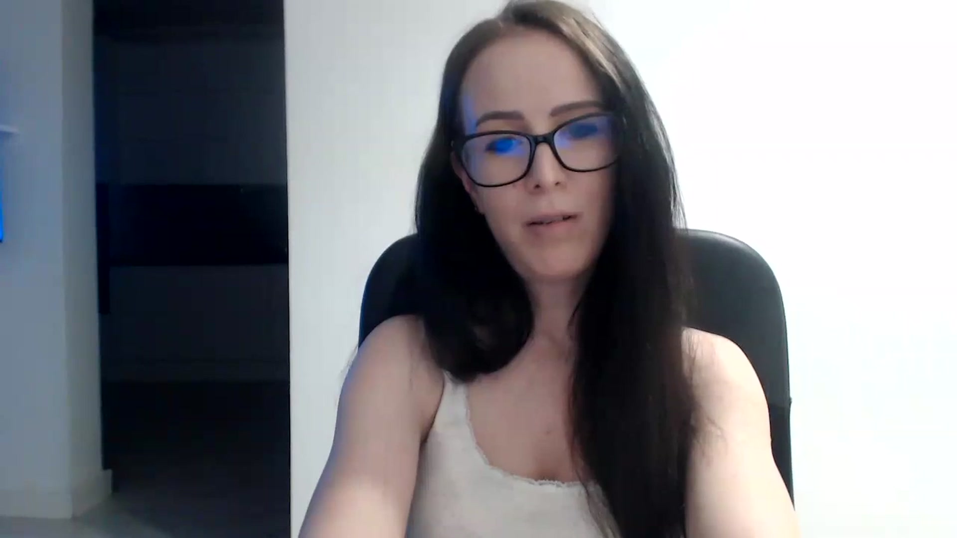 Gallery image thumbnail from Alexys23's myfreecams stream on, 08/13/2023, 01:46 image 14 of 20