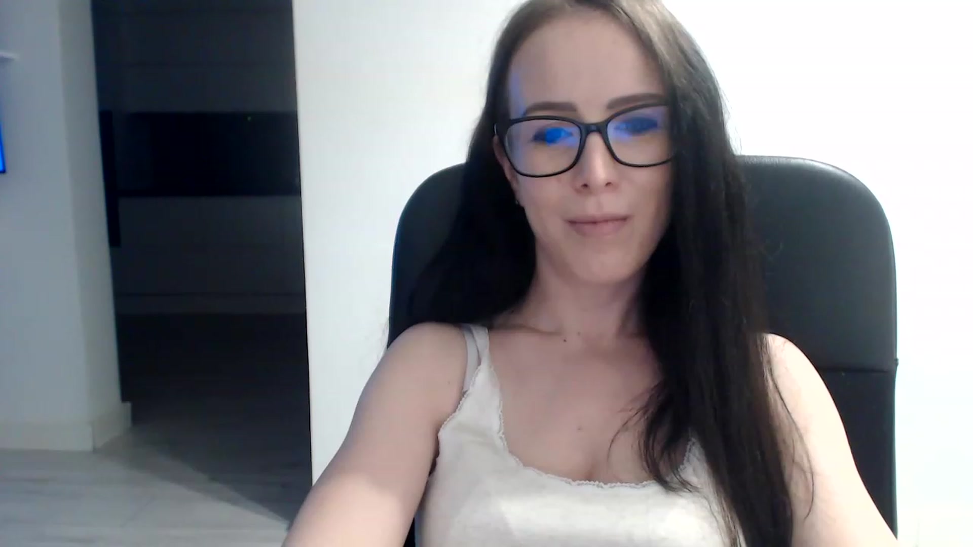 Gallery image thumbnail from Alexys23's myfreecams stream on, 08/13/2023, 03:32 image 5 of 20