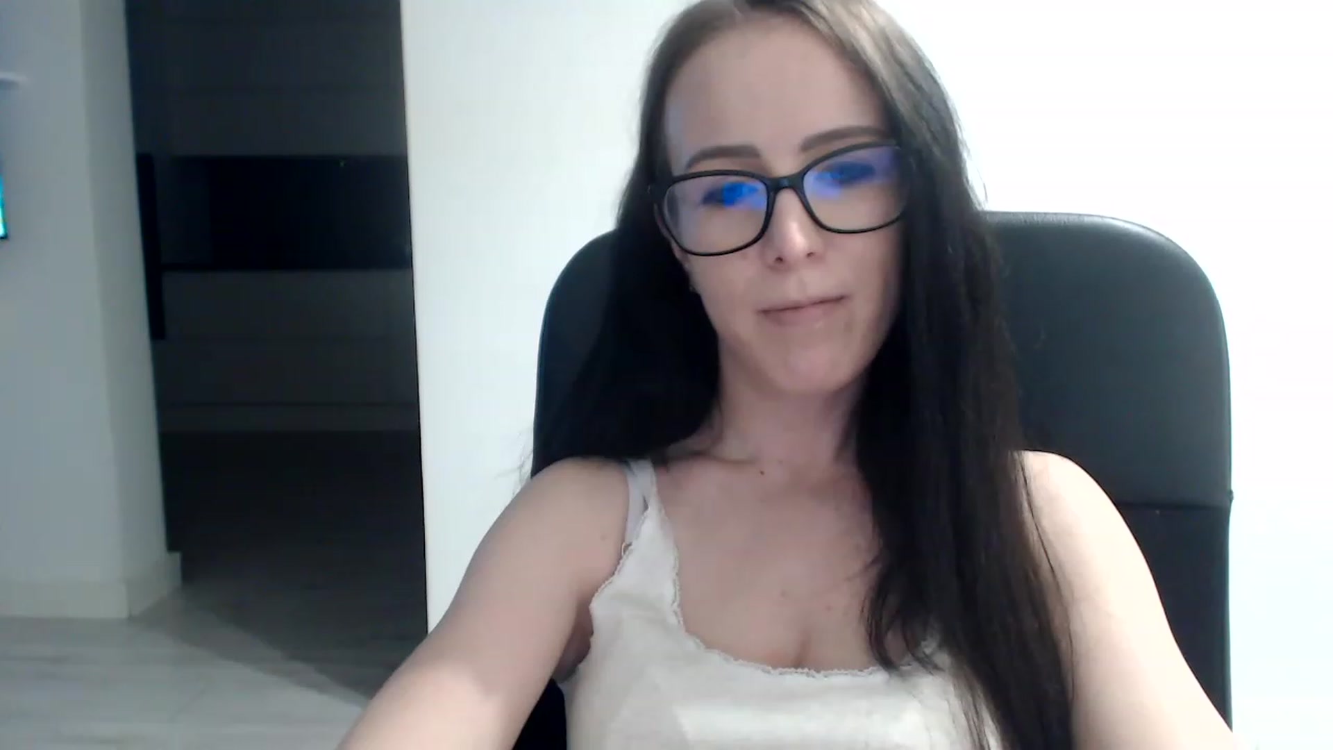 Gallery image thumbnail from Alexys23's myfreecams stream on, 08/13/2023, 03:32 image 9 of 20