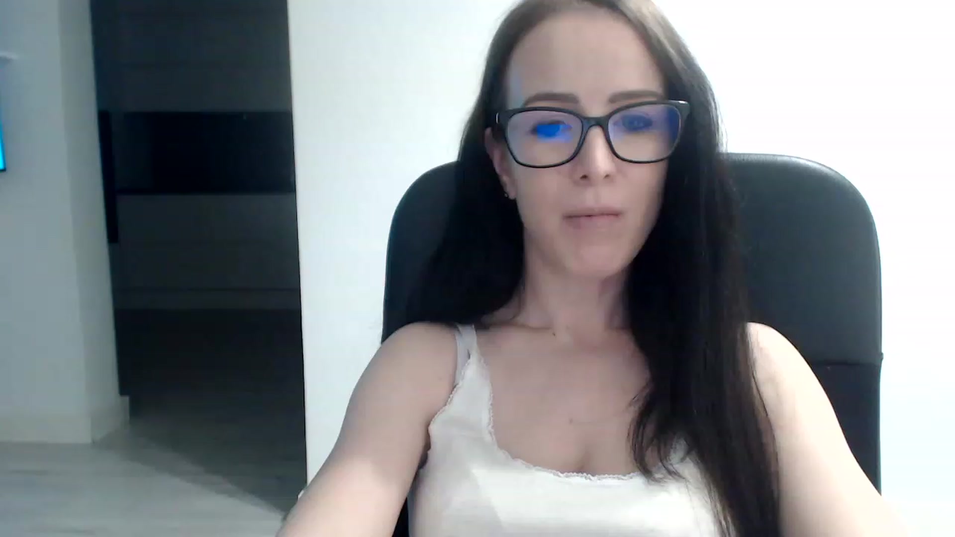 Gallery image thumbnail from Alexys23's myfreecams stream on, 08/13/2023, 03:32 image 7 of 20