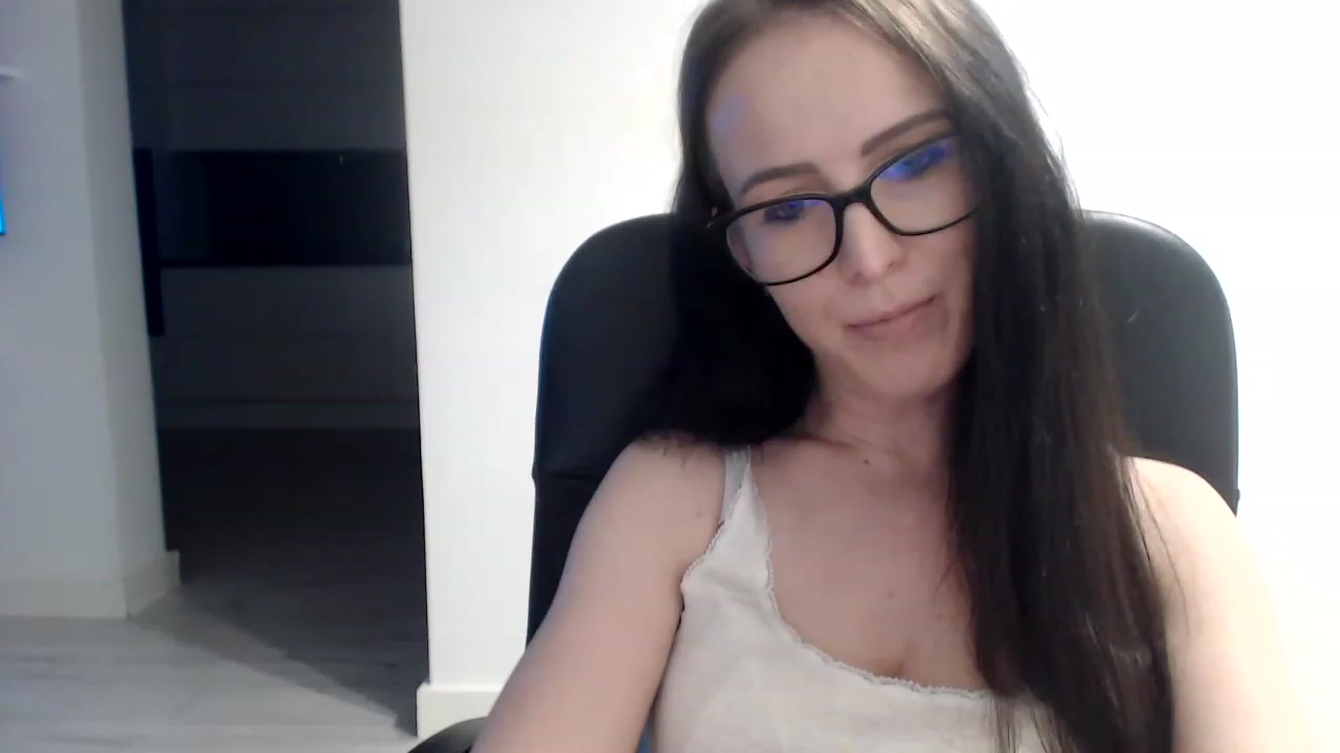 Gallery image thumbnail from Alexys23's myfreecams stream on, 08/13/2023, 03:32 image 10 of 20