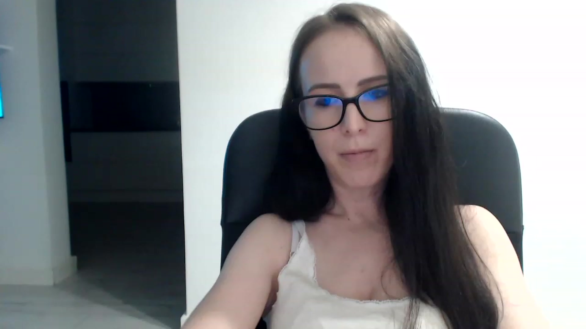 Gallery image thumbnail from Alexys23's myfreecams stream on, 08/13/2023, 03:32 image 1 of 20