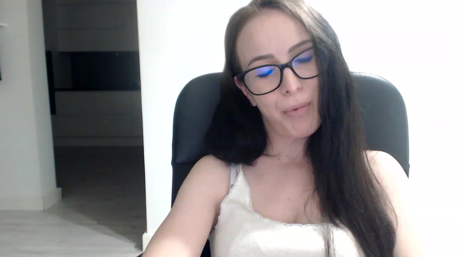 Gallery image thumbnail from Alexys23's myfreecams stream on, 08/13/2023, 03:32 image 2 of 20