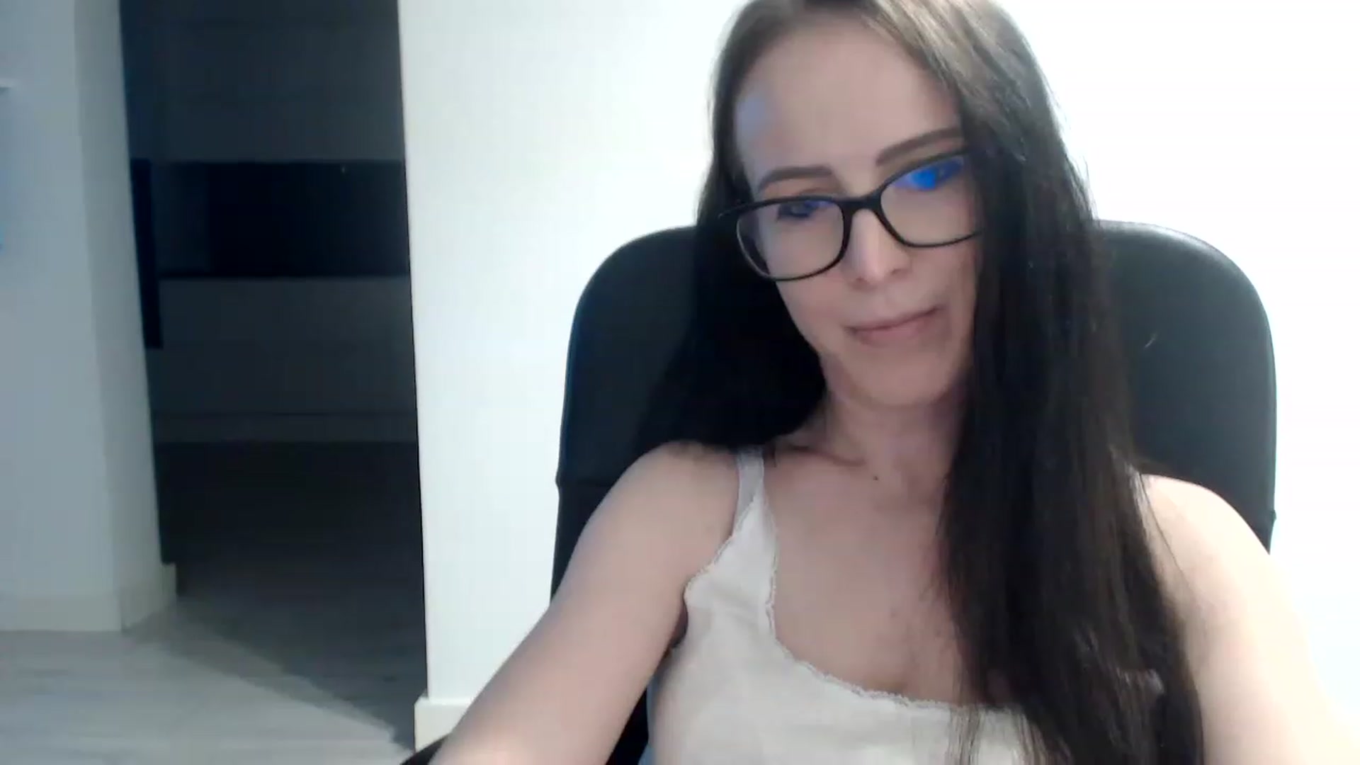 Gallery image thumbnail from Alexys23's myfreecams stream on, 08/13/2023, 03:32 image 12 of 20