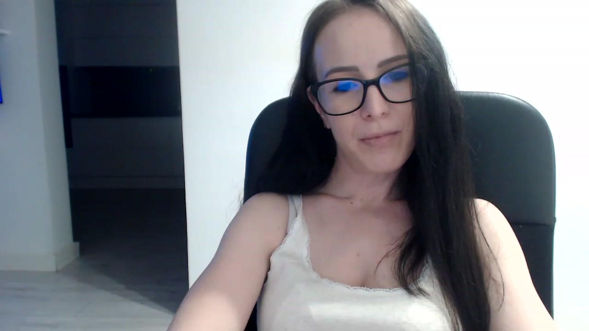 Gallery image thumbnail from Alexys23's myfreecams stream on, 08/13/2023, 03:32 image 4 of 20
