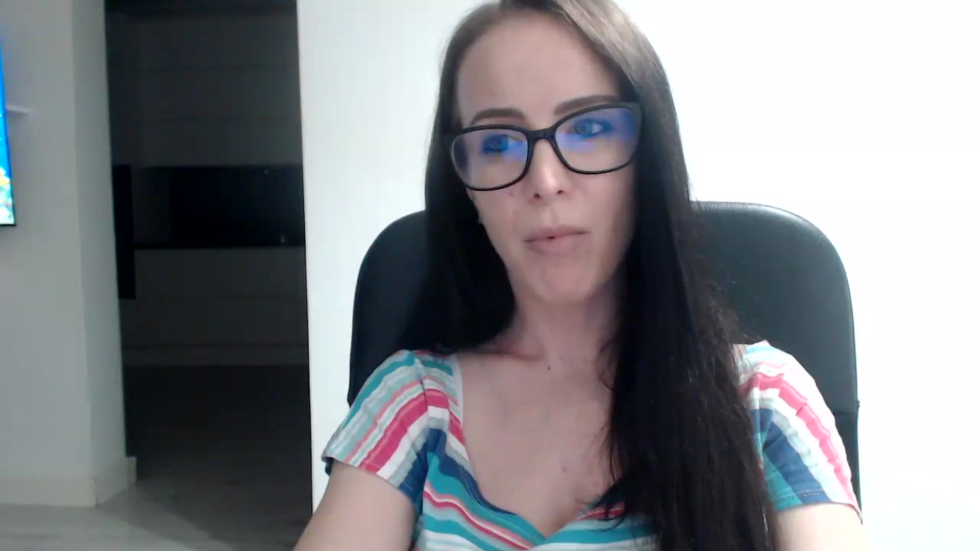 Gallery image thumbnail from Alexys23's myfreecams stream on, 08/26/2023, 01:39 image 18 of 20