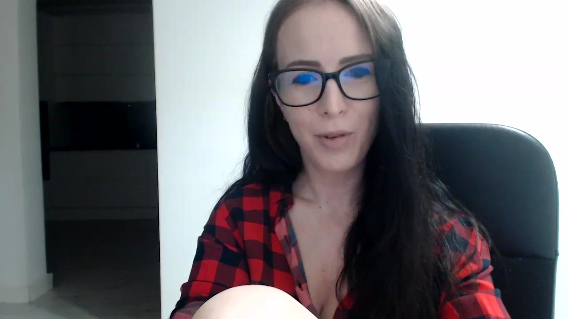 Gallery image thumbnail from Alexys23's myfreecams stream on, 08/27/2023, 03:18 image 6 of 20